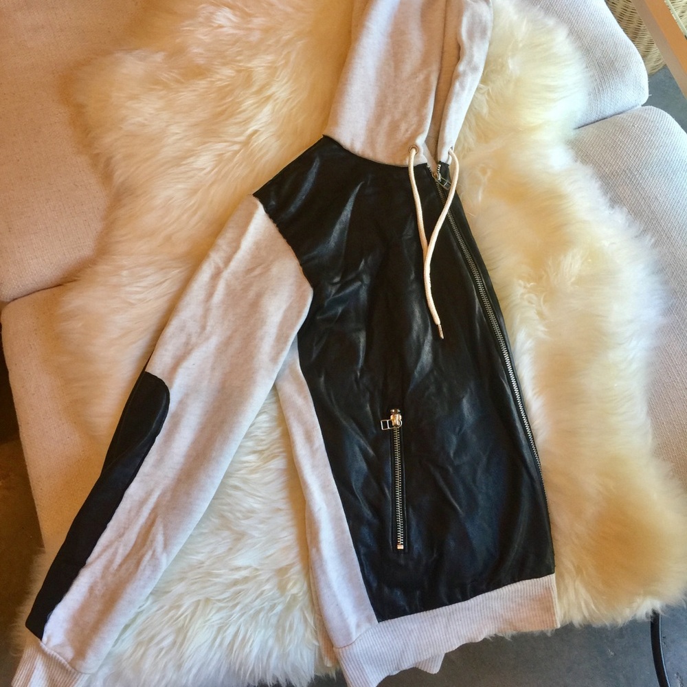 Aritzia sweatshirt